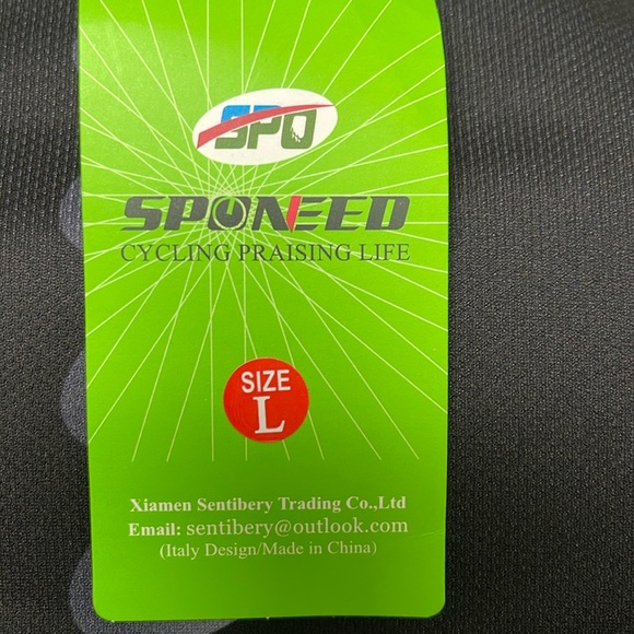 BRAND NEW CYCLING SET WITH PAD - Picture 2 of 4